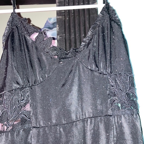 A black spaghetti strap dress - Picture 2 of 4